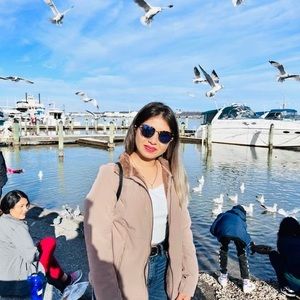 Meet your Posher, Beatriz